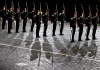 La banda de la guardia real de Noruega participa durante un ensayo del Festival Internacional Militar de Música 'Spasskaya Tower'.