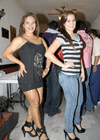 31082011  Mota junto a Mayra Chávez, ganadora del premio Miss Bikini.