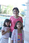 04092011  de Alvarado, Daniela y Paulina Alvarado.