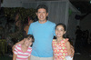 07092011  con sus pequeñas Angie y Frida Gordillo.