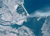El astronauta Frank Culbertson, el único estadounidense ausente en la Tierra durante los atentados de 2001, captó con su cámara la enorme humareda del derrumbe de las Torres Gemelas en Nueva York, en unas fotos divulgados por la NASA