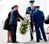 El presidente Barack Obama y su esposa Michelle colocaron una ofrenda floral ante el monumento al Vuelo 93.