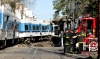 Algunos de los heridos, que fueron trasladados a cuatro hospitales cercanos tras la llegada de más de 50 ambulancias, quedaron atrapados entre los fierros retorcidos de las máquinas de la empresa Trenes de Buenos Aires (TBA).