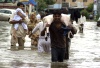 En la meridional provincia paquistaní de Sindh, la región más afectada por las inundaciones que han dejado las lluvias monzónicas, al menos cinco millones de personas son afectadas, debido a la destrucción o severos daños sufridos a cerca de un millón de viviendas.