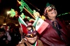 Con música tradicional mexicana y en un ambiente de fiesta y alegría, inició en el Zócalo capitalino el espectáculo de juegos pirotécnicos, con motivo de los festejos por el 201 aniversario del Inicio de la Independencia de México.