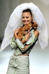 Modelo viste una de las creaciones de Maria Ke Fisherman
para la temporada primavera-verano 2012, en la última jornada de la Cibeles Madrid Fashion Week dedicada a los jóvenes diseñadores agrupados en la plataforma EGO.