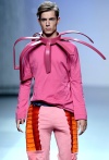 Una modelo luce una de las creaciones de la diseñadora Alba Cardalda para la temporada primavera-verano 2012, en la última jornada de la Cibeles Madrid Fashion Week.