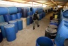 También se aseguraron 172 tambos de plástico con capacidad de 200 litros.