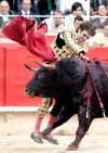 José Tomás, el torero más importante de los últimos años, fue el elegido para cerrar la historia taurina de Cataluña. Cortó dos orejas al primero de sus dos toros en medio de la euforia de los aficionados.