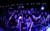 La euforia se desató al cubrir el escenario con una manta blanca que servía de fondo para enaltecer el nombre de la banda, que estaba por estrenarse ante su público mexicano, que en su mayoría creció con el álbum 'Toxicity' y comenzó a proclamarse contra la injusticia mundial.