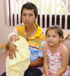 01102011 Juárez González junto a su papá Eduardo Juárez Cigarroa y su hermanita Ariana Juárez González.