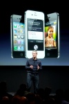 El nuevo iPhone 4S tiene una cámara con un sensor de mayor resolución que el modelo previo.