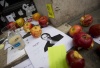 Cientos acudieron a una de las tiendas de Apple en Nueva York para rendir tributo a Jobs (1955-2011).
