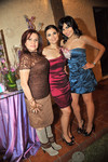 09102011 junto a su mamá Cuquis Barba de González y su hermana Mariana.