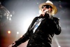 El rock duro que marcó a una generación en los 80 regresó a México con Guns N´Roses y dio la 'bienvenida a la jungla', pero debido a las excentricidades de la banda que salió después de la medianoche al escenario del Palacio de los Deportes, algunos seguidores abandonaron el recinto antes.