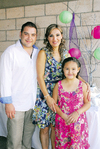 Carlos y Liliana Rendón acompañan a su hija Andrea.