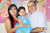 24102011  Muñoz de Aguilar y Jorge Aguilar González con su pequeña hija Lizbeth.