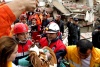 Una bebé de dos semanas fue rescatada con vida bajo los escombros de un edificio 46 horas después del terremoto de 7.2 grados que sacudió el este de Turquía.
