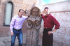 31102011  Herrera y el chef Juan Manuel Castro Fischella junto a San Francisco, santo en el que fue inspirado Il Monastero.