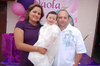 30102011  Ortega Robles acompañada de sus abuelitos Sonia Ramírez de Robles y José Abel Robles Mota.