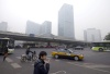 Pekín es una ciudad rodeada por colinas en tres de sus fronteras. Si no hay viento, los gases contaminantes no se mueven.