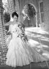 Srita. Adriana Narváez Aguilera, captada en una fotografía de estudio el día de su boda con el Sr. Bezaleel Galíndez Cota

 Luciano Laris Fotografía