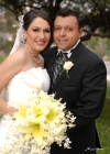 Srita. Azucena Garza Ceñal y Sr. Ranmel Bustos Latabán, el día de su boda.

 Estudio Laura Grageda