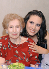 07112011  en compañía de su futura suegra Judith Morales González y su mamá Margarita González Treviño Herrera, anfitrionas de la reunión.