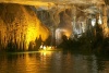 La Gruta de Jeita se encuentra al norte de Beirut, en el valle de Nahr al-Kalb, es un conjunto de cuevas cristalizadas, dos de piedra caliza, en la parte superior y una cueva inferior a través de la cual fluye el “Río del Perro”.