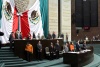 El presidente en turno de la Mesa Directiva, Jesús María Rodríguez, ordenó a los legisladores presentes en el pleno ponerse de pie y guardar un minuto de silencio.