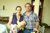 11112011  Vera, Aldo Villarreal y su bebé.