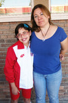 18112011 Méndez junto a su maestra el día que fue festejada por su cumpleaños en su salón de clases.