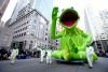 'Pedro Picapiedra' sorprendio a los pequeños en el desfile en NY.