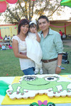 24112011 LA PEQUEñA  Anette Ruiz con sus padres Verónica y Óscar.
