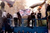 Los manifestantes irrumpieron en la Embajada en protesta por las sanciones impuestas por Londres a Irán por su programa nuclear.