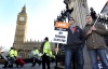 Miles de trabajadores del sector público salieron a las calles de las principales ciudades del Reino Unido, como parte de una huelga general en protesta por las reformas a las pensiones y las medidas de austeridad del gobierno.