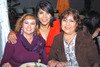 02122011 Martha Irene Rangel Orona el día de su cumpleaños junto a sus amigas, Nora y Alice.