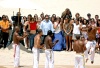 Jennifer López no dudó en unirse a bailar capoeira.