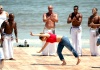 Jennifer López no dudó en unirse a bailar capoeira.