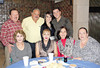 Guillermo Serna Lafuente, Tita Aguilar de Serna, Norma Alicia Dávila de Flores, Julián Goray, Rosario Chávez de Goray y Pilar Romo, junto a los futuros esposos.