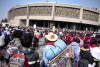 En la mañana miles de personas se encontraban en el atrio o los alrededores del centro religioso a la espera de entrar al santuario de la patrona de México y de América Latina.