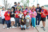 15122011 LOS PROFESORES  Villela e Iliana Salsamendi junto a un grupo de ganadores en el Torneo de Tenis Navideño organizado por un club social de la localidad.