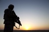 Los últimos soldados estadounidenses que quedaban en Irak abandonaron el país en dirección a Kuwait, con lo que Washington pone fin a casi nueve años de presencia en Irak.