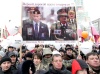 Los participantes en el mítin atestaron una amplia avenida en la que caben casi 100,000 personas a unos 2.5 kilómetros (1.5 millas) del Kremlin, mientras la temperatura descendía por debajo del punto de congelación. Coreaban '¡Rusia sin Putin!'