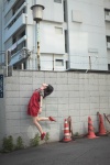 Para realizar cada fotografía, la japonesa salta muchas veces hasta alcanzar la toma perfecta.