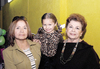 27122011 CAMILA  el día de su cumpleaños, acompañada de sus abuelas Ada Colores de G. Triana y Emma S. de Domínguez.