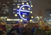 La llamada 'Euro Zona' entró en crisis económica por los problemas de liquidez de los gobiernos de la Comunidad Económica Europea.

http://www.elsiglodetorreon.com.mx/noticia/689189.europa-sacude-al-mundo-financiero.html