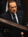 El primer ministro Silvio Berlusconi renunció después de que la cámara baja del parlamento aprobó una serie de reformas exigidas por la Unión Europea, con lo que terminó una era política de 17 años.

http://www.elsiglodetorreon.com.mx/noticia/676884.html