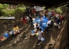La latas fueron donadas por organizaciones de ayuda en Iligan(Filipinas)