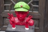 Como todo ídolo, Mao es representado en souvenirs como mochilas.
